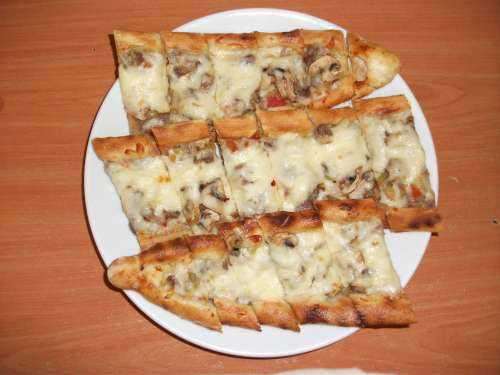 Kaşarlı Mantarlı Pide